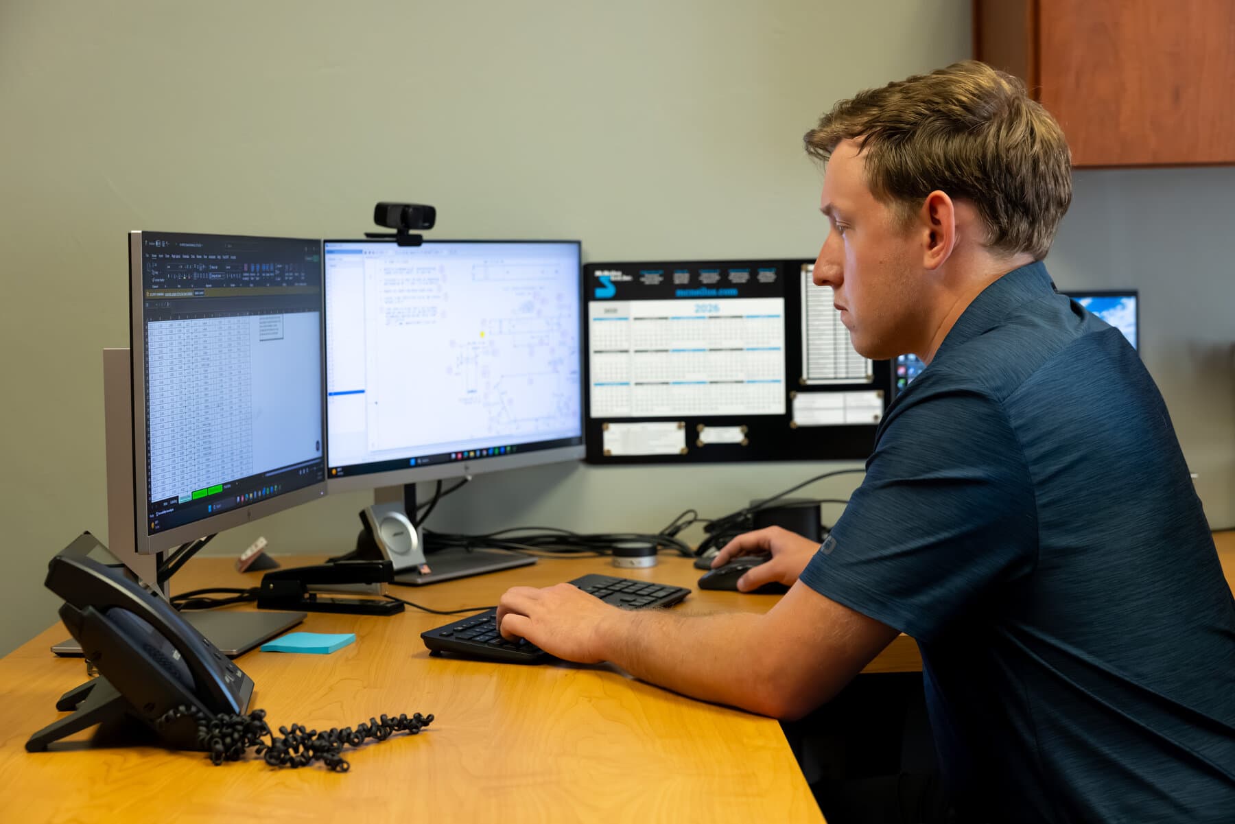 Quality engineer compiling ISIR / PPAP first-article inspection documentation at a dual-monitor workstation